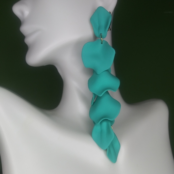 Petal Earrings - Picture 3 of 9